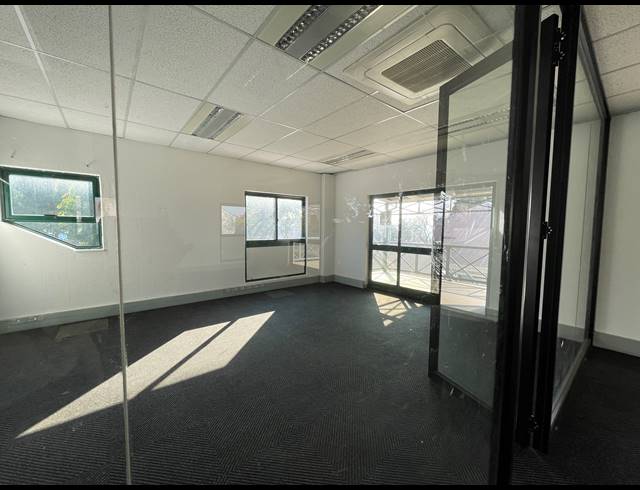 484.54M² OFFICE TO LET IN RIVONIA